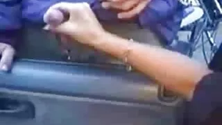 Busty mama trūkčioja ...