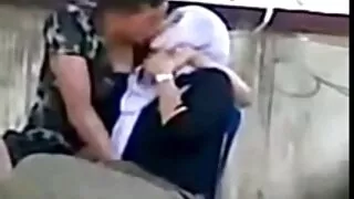 Tėvas dulkina dukrą, ...