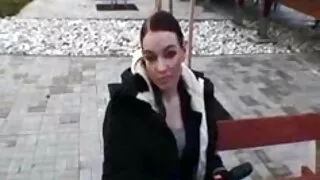 Sesuo sudegino brolį ...